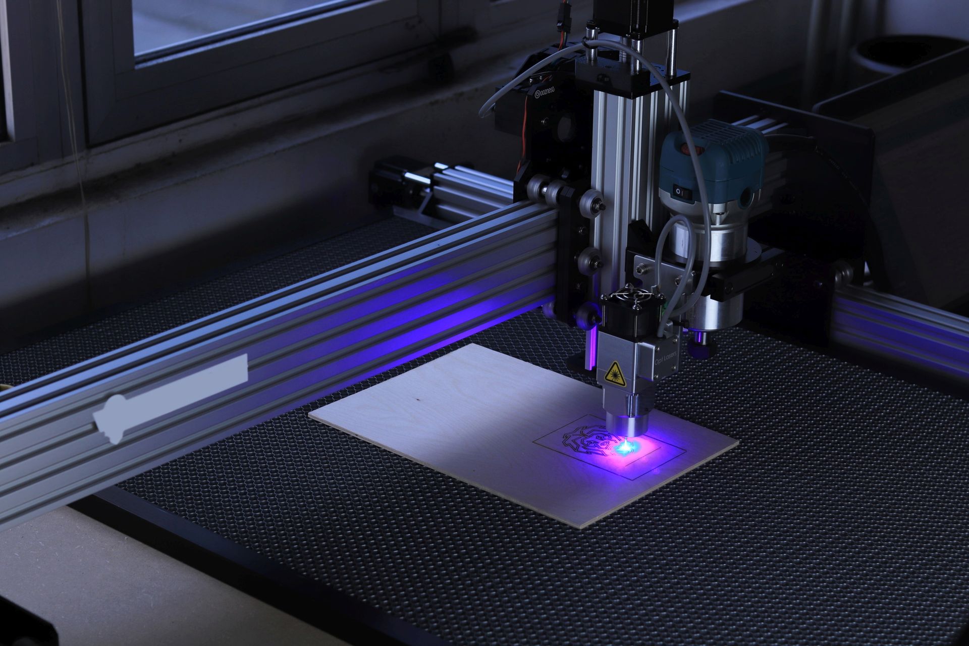 Punëtoria FoxShop - prerje CNC dhe laser